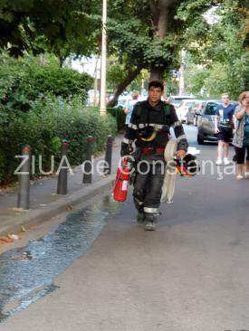 Imaginea zilei Pompier de la ISU Dobrogea, misiune îndeplinită. Am terminat aici, plecăm în altă parte (galerie foto)