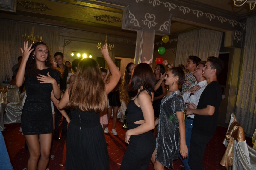 campioana europeana lorena jinga si a serbat majoratul cat de norocoasa sunt sa am oameni ca voi in jurul campioana europeana lorena jinga si a serbat majoratul cat de norocoasa sunt sa am oameni ca voi in jurul