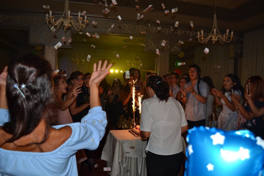 campioana europeana lorena jinga si a serbat majoratul cat de norocoasa sunt sa am oameni ca voi in jurul campioana europeana lorena jinga si a serbat majoratul cat de norocoasa sunt sa am oameni ca voi in jurul