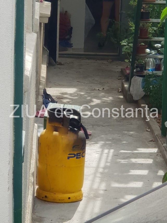 imagini de la eveniment incendiu pe strada dionisie cel mic flacarile au cuprins o butelie 669646 imagini de la eveniment incendiu pe strada dionisie cel mic flacarile au cuprins o butelie 669646