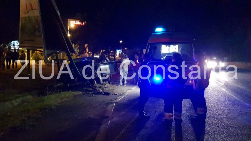 imagini de la eveniment accident rutier la iesire din constanta spre ovidiu in fata la selgros ambulanta imagini de la eveniment accident rutier la iesire din constanta spre ovidiu in fata la selgros ambulanta
