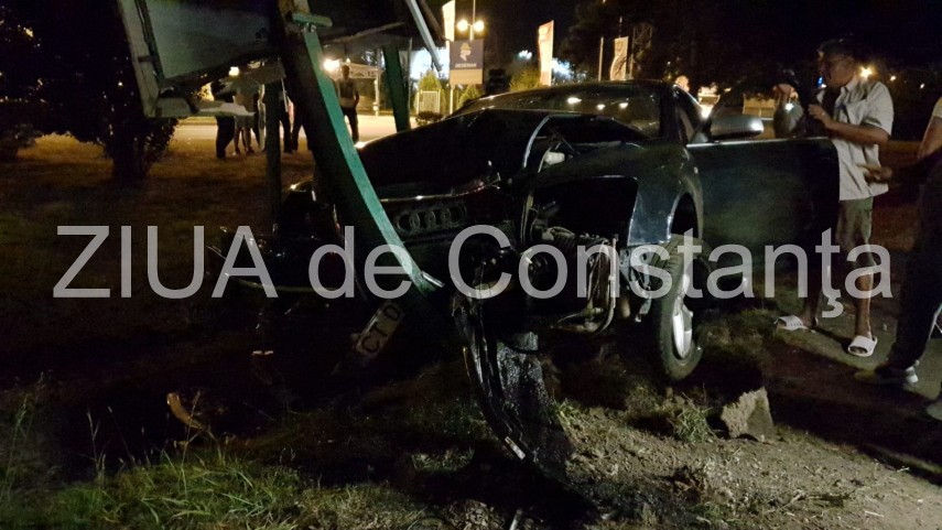 imagini de la eveniment accident rutier la iesire din constanta spre ovidiu in fata la selgros ambulanta imagini de la eveniment accident rutier la iesire din constanta spre ovidiu in fata la selgros ambulanta