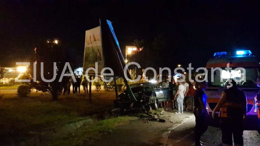 imagini de la eveniment accident rutier la iesire din constanta spre ovidiu in fata la selgros ambulanta imagini de la eveniment accident rutier la iesire din constanta spre ovidiu in fata la selgros ambulanta