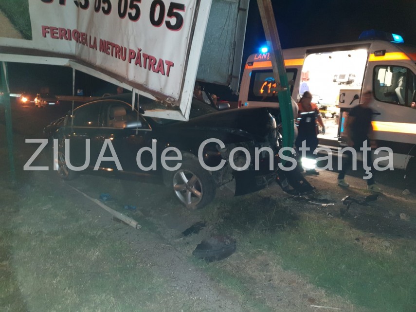 imagini de la eveniment accident rutier la iesire din constanta spre ovidiu in fata la selgros ambulanta imagini de la eveniment accident rutier la iesire din constanta spre ovidiu in fata la selgros ambulanta