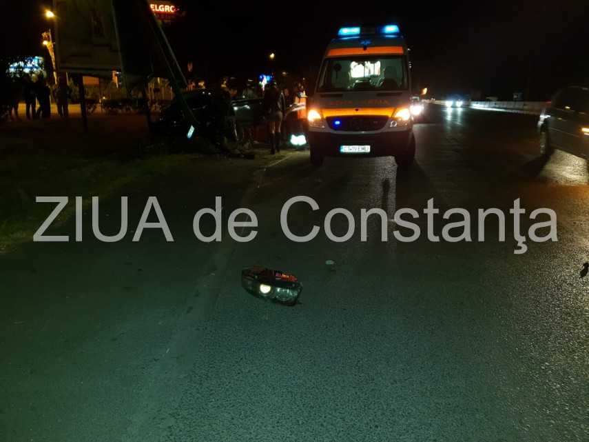 imagini de la eveniment accident rutier la iesire din constanta spre ovidiu in fata la selgros ambulanta imagini de la eveniment accident rutier la iesire din constanta spre ovidiu in fata la selgros ambulanta