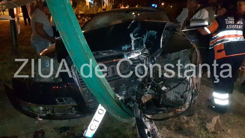 imagini de la eveniment accident rutier la iesire din constanta spre ovidiu in fata la selgros ambulanta imagini de la eveniment accident rutier la iesire din constanta spre ovidiu in fata la selgros ambulanta