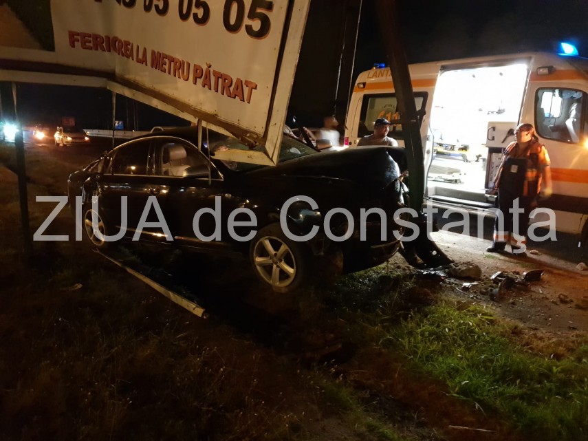 imagini de la eveniment accident rutier la iesire din constanta spre ovidiu in fata la selgros ambulanta imagini de la eveniment accident rutier la iesire din constanta spre ovidiu in fata la selgros ambulanta