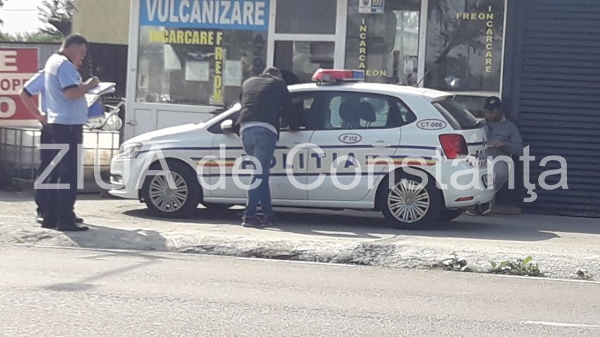 imagini de la eveniment accident rutier la iesire din valu lui traian un motociclist a ajuns la spital imagini de la eveniment accident rutier la iesire din valu lui traian un motociclist a ajuns la spital