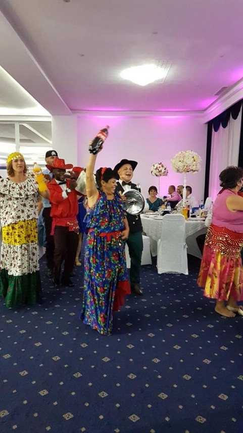 fotbalistul romeo catalin lupu ginerica in drum spre mireasa mirele a facut poze pe stadionul din comana fotbalistul romeo catalin lupu ginerica in drum spre mireasa mirele a facut poze pe stadionul din comana