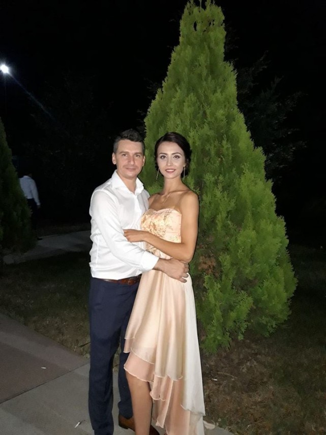 fotbalistul romeo catalin lupu ginerica in drum spre mireasa mirele a facut poze pe stadionul din comana fotbalistul romeo catalin lupu ginerica in drum spre mireasa mirele a facut poze pe stadionul din comana