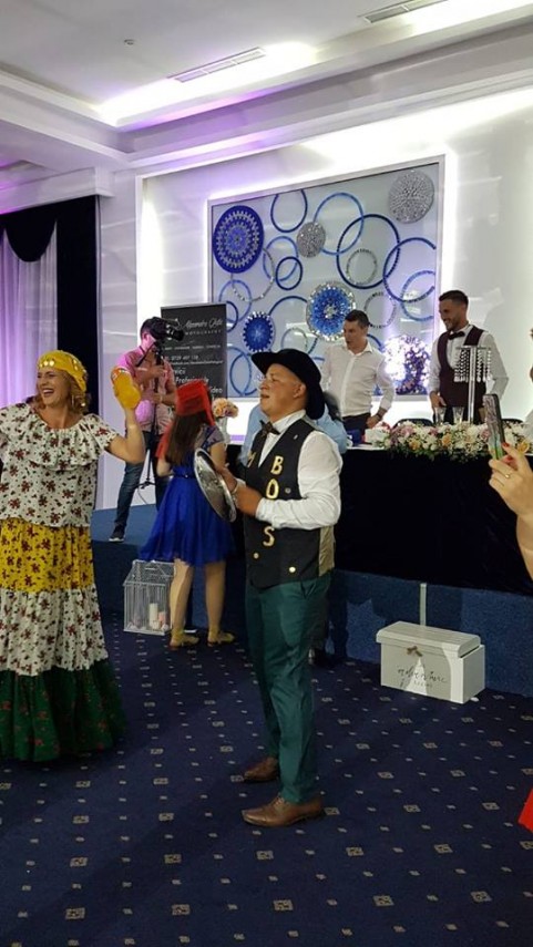 fotbalistul romeo catalin lupu ginerica in drum spre mireasa mirele a facut poze pe stadionul din comana fotbalistul romeo catalin lupu ginerica in drum spre mireasa mirele a facut poze pe stadionul din comana