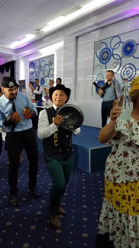 fotbalistul romeo catalin lupu ginerica in drum spre mireasa mirele a facut poze pe stadionul din comana fotbalistul romeo catalin lupu ginerica in drum spre mireasa mirele a facut poze pe stadionul din comana