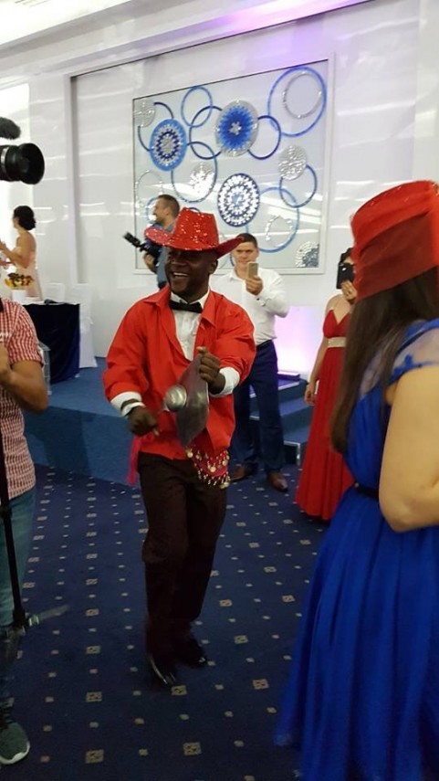 fotbalistul romeo catalin lupu ginerica in drum spre mireasa mirele a facut poze pe stadionul din comana fotbalistul romeo catalin lupu ginerica in drum spre mireasa mirele a facut poze pe stadionul din comana