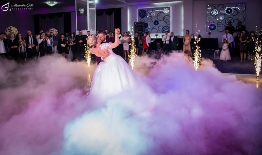 fotbalistul romeo catalin lupu ginerica in drum spre mireasa mirele a facut poze pe stadionul din comana fotbalistul romeo catalin lupu ginerica in drum spre mireasa mirele a facut poze pe stadionul din comana