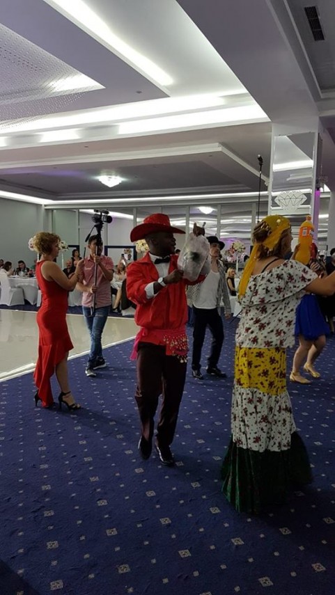 fotbalistul romeo catalin lupu ginerica in drum spre mireasa mirele a facut poze pe stadionul din comana fotbalistul romeo catalin lupu ginerica in drum spre mireasa mirele a facut poze pe stadionul din comana