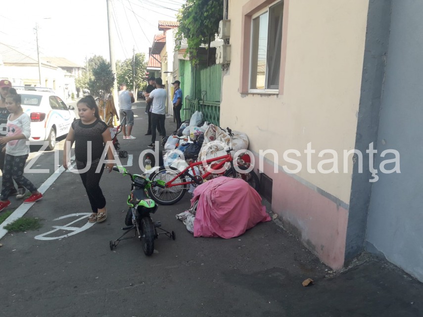 constanta evacuare cu scandal pe strada grivitei politistii locali si jandarmii chemati in ajutor galerie constanta evacuare cu scandal pe strada grivitei politistii locali si jandarmii chemati in ajutor galerie