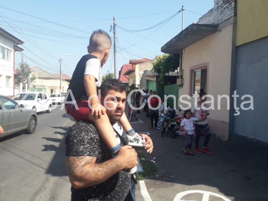 constanta evacuare cu scandal pe strada grivitei politistii locali si jandarmii chemati in ajutor galerie constanta evacuare cu scandal pe strada grivitei politistii locali si jandarmii chemati in ajutor galerie