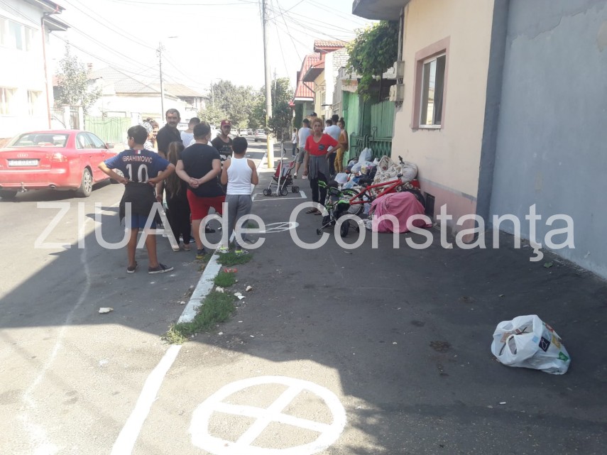 constanta evacuare cu scandal pe strada grivitei politistii locali si jandarmii chemati in ajutor galerie constanta evacuare cu scandal pe strada grivitei politistii locali si jandarmii chemati in ajutor galerie
