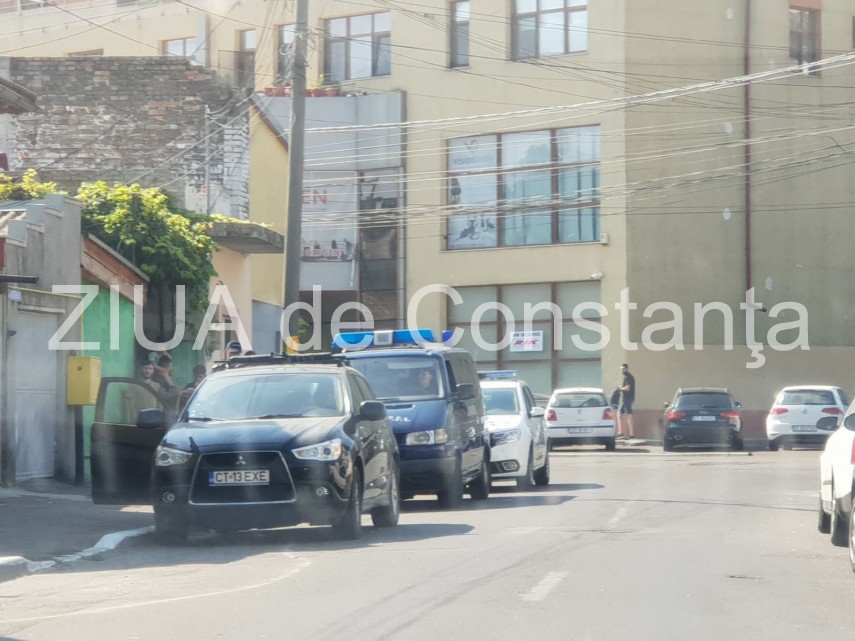 constanta evacuare cu scandal pe strada grivitei politistii locali si jandarmii chemati in ajutor galerie constanta evacuare cu scandal pe strada grivitei politistii locali si jandarmii chemati in ajutor galerie