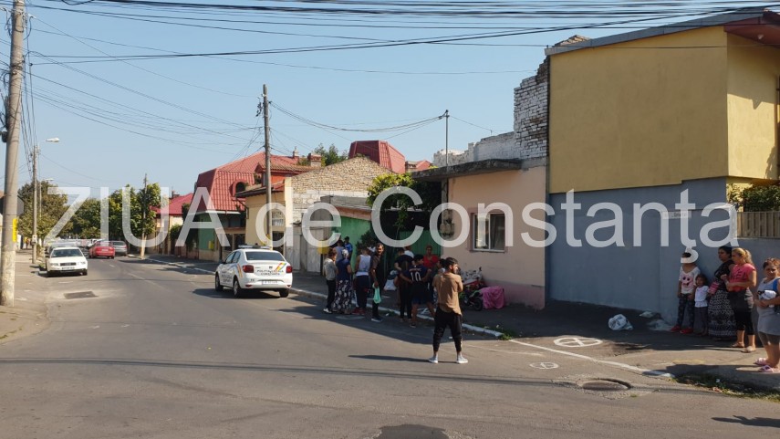 constanta evacuare cu scandal pe strada grivitei politistii locali si jandarmii chemati in ajutor galerie constanta evacuare cu scandal pe strada grivitei politistii locali si jandarmii chemati in ajutor galerie