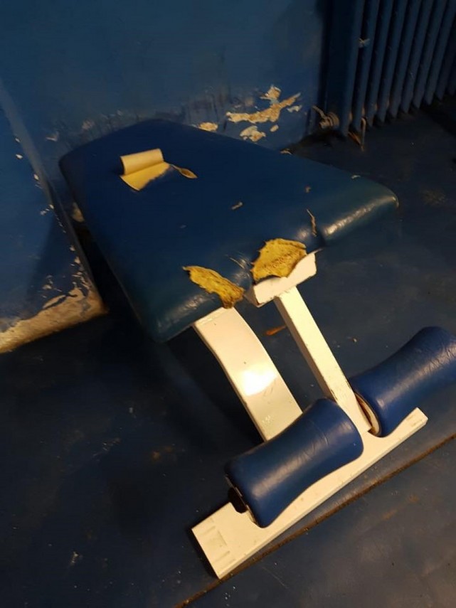 stadionul farul din constanta undeva la subsol e mai aproape de o camera de tortura decat de o sala de stadionul farul din constanta undeva la subsol e mai aproape de o camera de tortura decat de o sala de