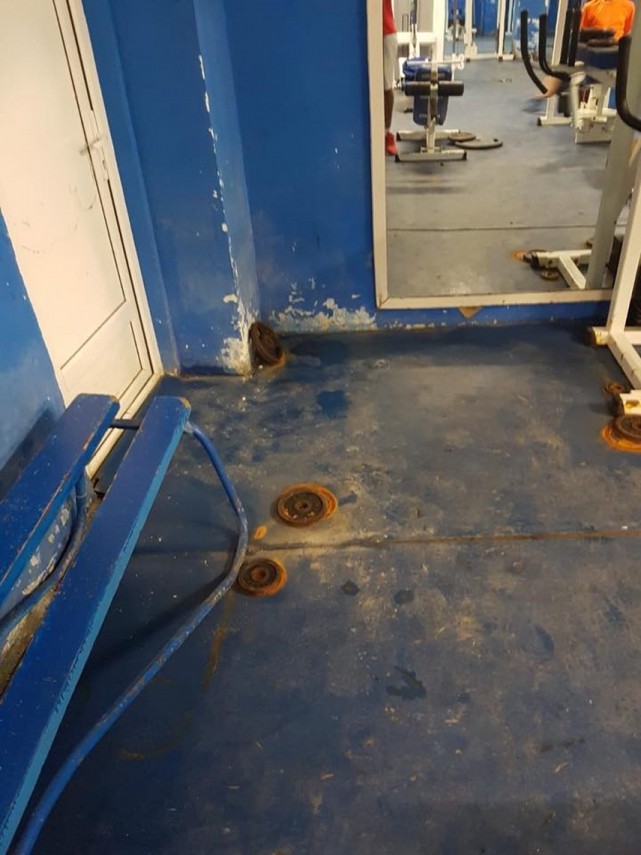 stadionul farul din constanta undeva la subsol e mai aproape de o camera de tortura decat de o sala de stadionul farul din constanta undeva la subsol e mai aproape de o camera de tortura decat de o sala de