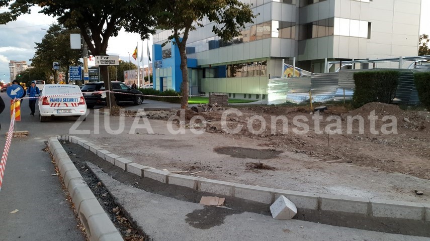 santier pe bulevardul 1 decembrie 1918 zona icil din constanta se lucreaza la accesul spre magazinul santier pe bulevardul 1 decembrie 1918 zona icil din constanta se lucreaza la accesul spre magazinul