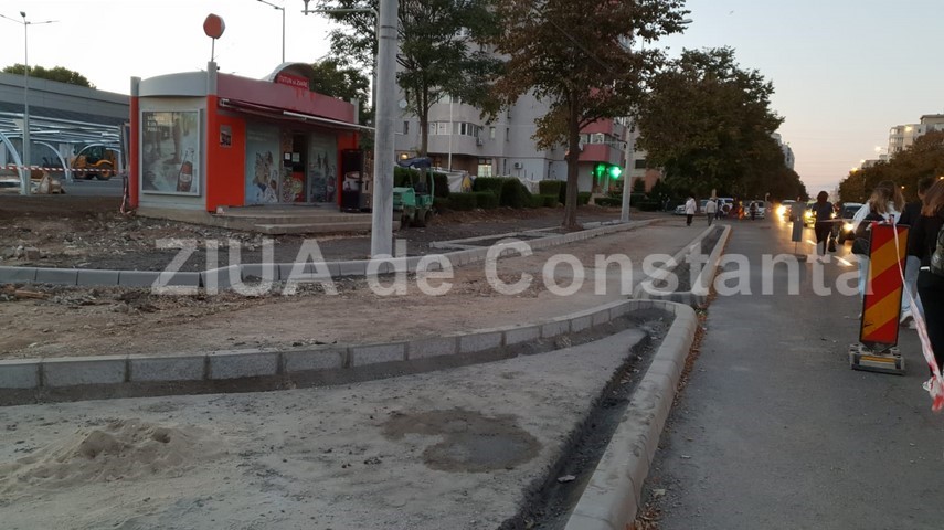 santier pe bulevardul 1 decembrie 1918 zona icil din constanta se lucreaza la accesul spre magazinul santier pe bulevardul 1 decembrie 1918 zona icil din constanta se lucreaza la accesul spre magazinul