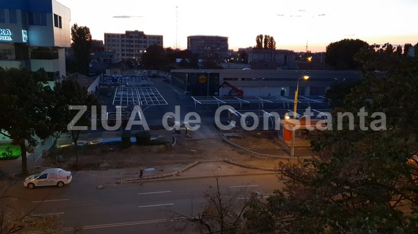 santier pe bulevardul 1 decembrie 1918 zona icil din constanta se lucreaza la accesul spre magazinul santier pe bulevardul 1 decembrie 1918 zona icil din constanta se lucreaza la accesul spre magazinul