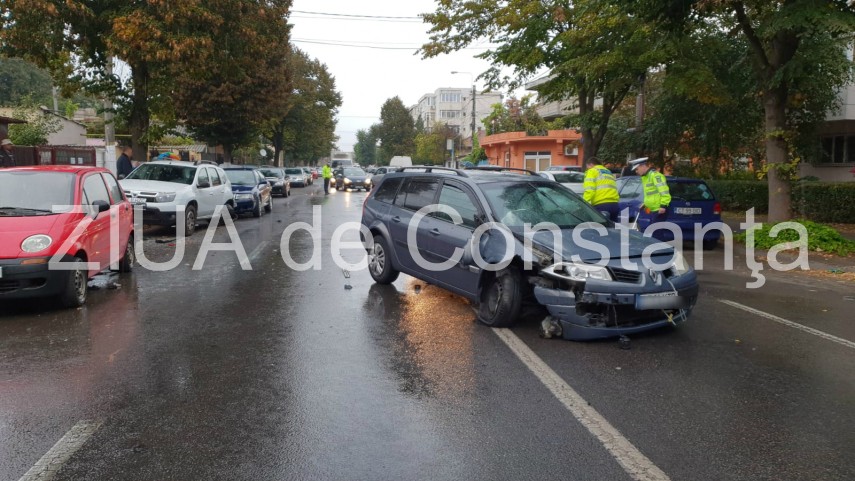 imagini de la eveniment carambol in zona abator din constanta trei masini implicate 672260 imagini de la eveniment carambol in zona abator din constanta trei masini implicate 672260