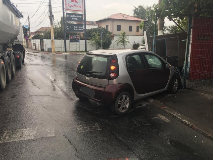 constanta accident rutier la intersectia strazii campinei cu bulevardul aurel vlaicu o masina a intrat constanta accident rutier la intersectia strazii campinei cu bulevardul aurel vlaicu o masina a intrat