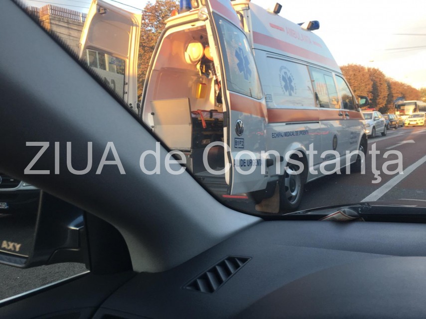 imagini de la eveniment accident rutier in zona policlinicii cfr din constanta un pieton a fost ranit imagini de la eveniment accident rutier in zona policlinicii cfr din constanta un pieton a fost ranit