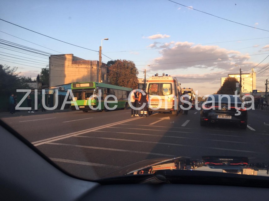 imagini de la eveniment accident rutier in zona policlinicii cfr din constanta un pieton a fost ranit imagini de la eveniment accident rutier in zona policlinicii cfr din constanta un pieton a fost ranit