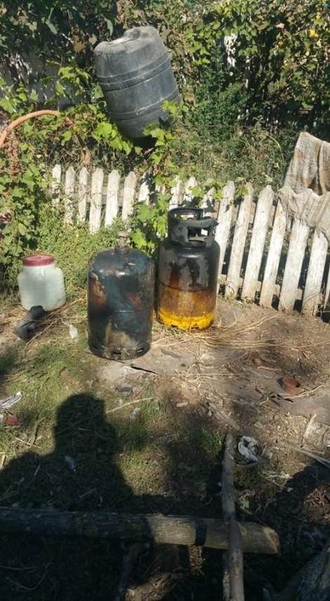 pericol de explozie pompierii au intervenit la un incendiu in localitatea baia 672690 pericol de explozie pompierii au intervenit la un incendiu in localitatea baia 672690