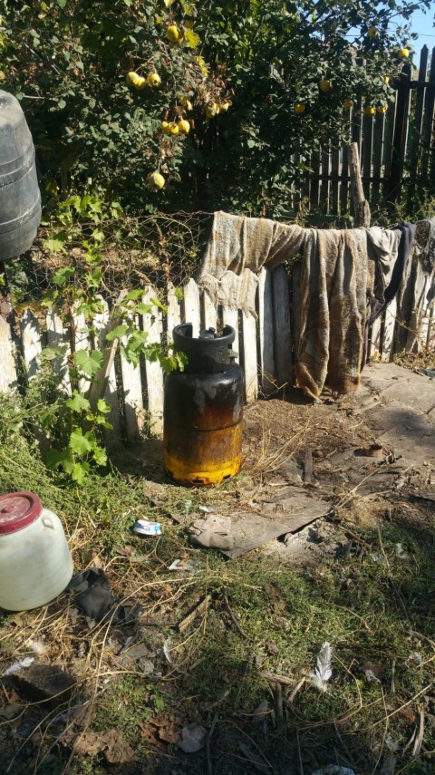 pericol de explozie pompierii au intervenit la un incendiu in localitatea baia 672690 pericol de explozie pompierii au intervenit la un incendiu in localitatea baia 672690