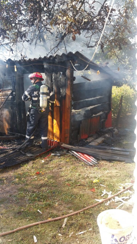 pericol de explozie pompierii au intervenit la un incendiu in localitatea baia 672690 pericol de explozie pompierii au intervenit la un incendiu in localitatea baia 672690
