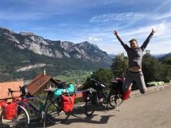 Un năvodărean şi iubita lui parcurg 3.500 de kilometri pe bicicletă pentru a trage un semnal de alarmă! Cum îi poţi ajuta (galerie foto)