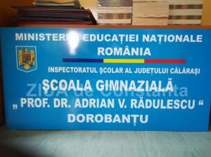 Doi ani de când Adrian V. Rădulescu a devenit patronul spiritual al şcolii din comuna în care s-a născut