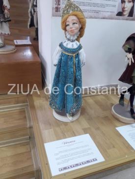 Expoziţie multietnică cu păpuşi simbolice cu marcă identitară la Muzeul de Artă Populară Constanţa (fotoreportaj)   