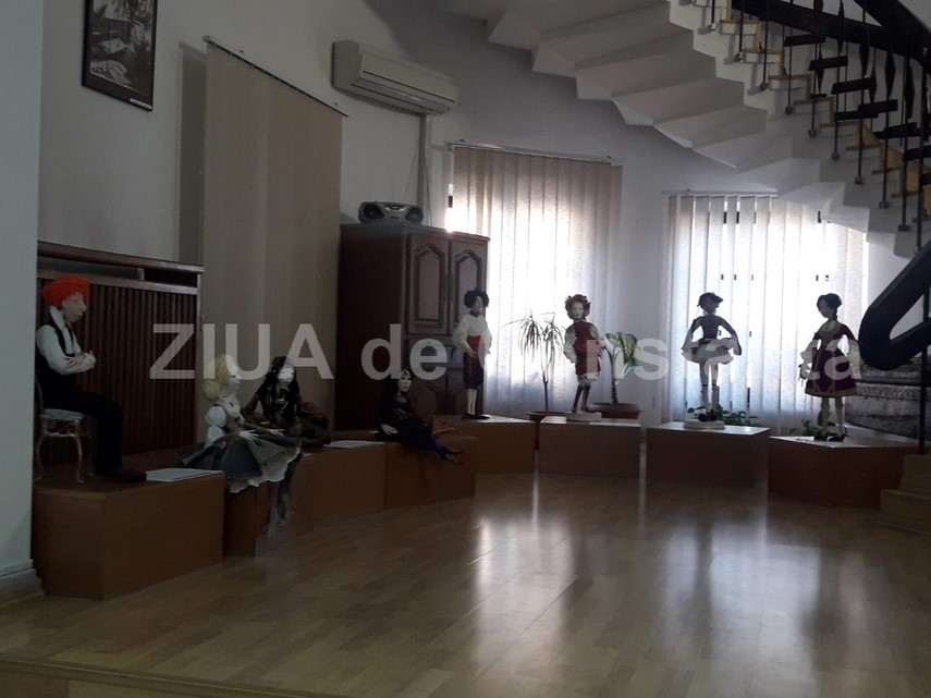 papusile simbolice ale artistului plastic elena orbocea ne invata iubirea si dragostea intre oameni si papusile simbolice ale artistului plastic elena orbocea ne invata iubirea si dragostea intre oameni si