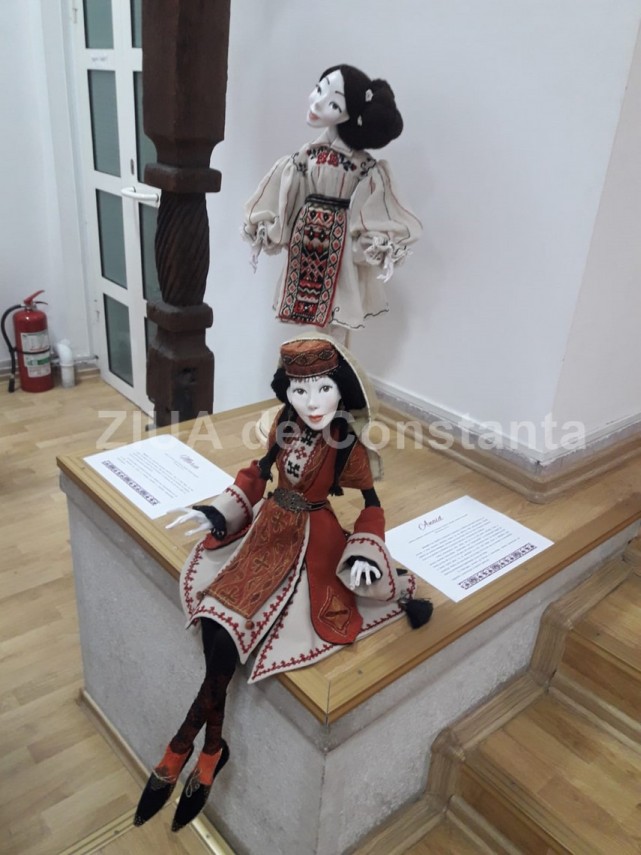 papusile simbolice ale artistului plastic elena orbocea ne invata iubirea si dragostea intre oameni si papusile simbolice ale artistului plastic elena orbocea ne invata iubirea si dragostea intre oameni si