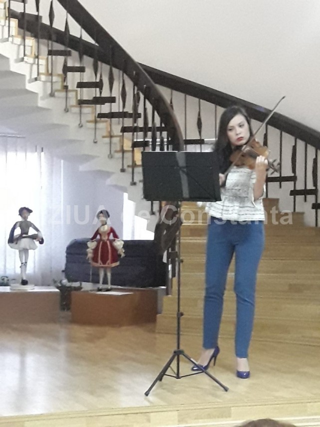 papusile simbolice ale artistului plastic elena orbocea ne invata iubirea si dragostea intre oameni si papusile simbolice ale artistului plastic elena orbocea ne invata iubirea si dragostea intre oameni si