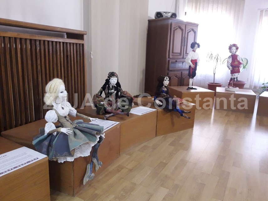 papusile simbolice ale artistului plastic elena orbocea ne invata iubirea si dragostea intre oameni si papusile simbolice ale artistului plastic elena orbocea ne invata iubirea si dragostea intre oameni si