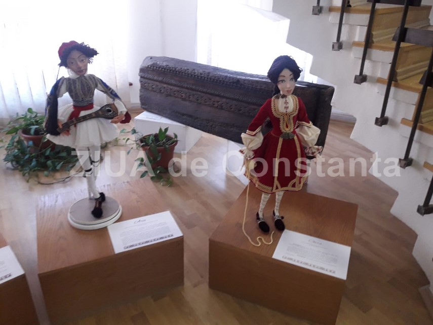 papusile simbolice ale artistului plastic elena orbocea ne invata iubirea si dragostea intre oameni si papusile simbolice ale artistului plastic elena orbocea ne invata iubirea si dragostea intre oameni si