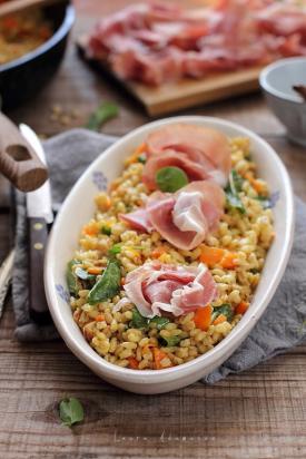 lauraadamache.ro Salată caldă cu orz şi prosciutto crudo