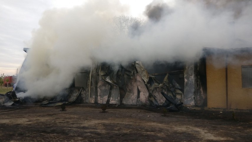 tulcea fabrica de textile in flacari pompierii intervin in macin 674544 tulcea fabrica de textile in flacari pompierii intervin in macin 674544