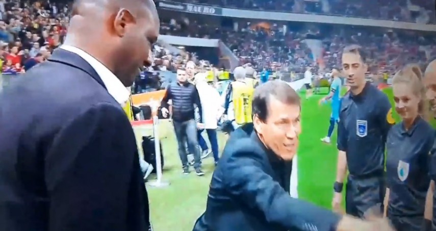 o constanteanca arbitru de fotbal in franta bianca giuran a dat startul meciului din ligue 1 nice olympique o constanteanca arbitru de fotbal in franta bianca giuran a dat startul meciului din ligue 1 nice olympique