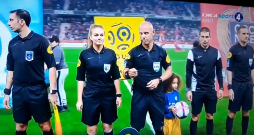 o constanteanca arbitru de fotbal in franta bianca giuran a dat startul meciului din ligue 1 nice olympique o constanteanca arbitru de fotbal in franta bianca giuran a dat startul meciului din ligue 1 nice olympique