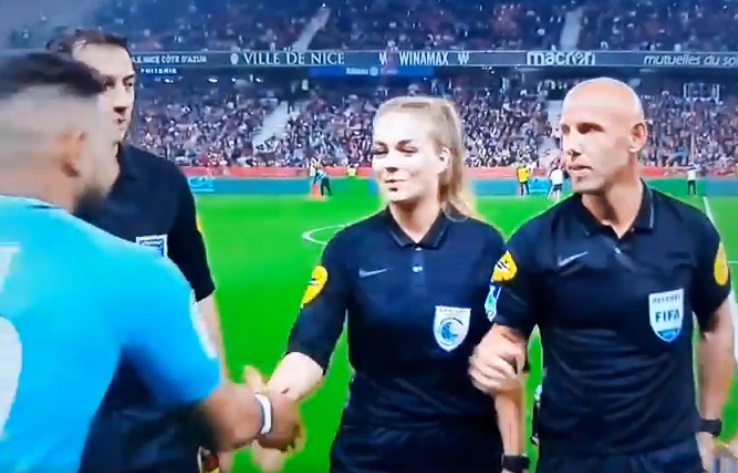 o constanteanca arbitru de fotbal in franta bianca giuran a dat startul meciului din ligue 1 nice olympique o constanteanca arbitru de fotbal in franta bianca giuran a dat startul meciului din ligue 1 nice olympique