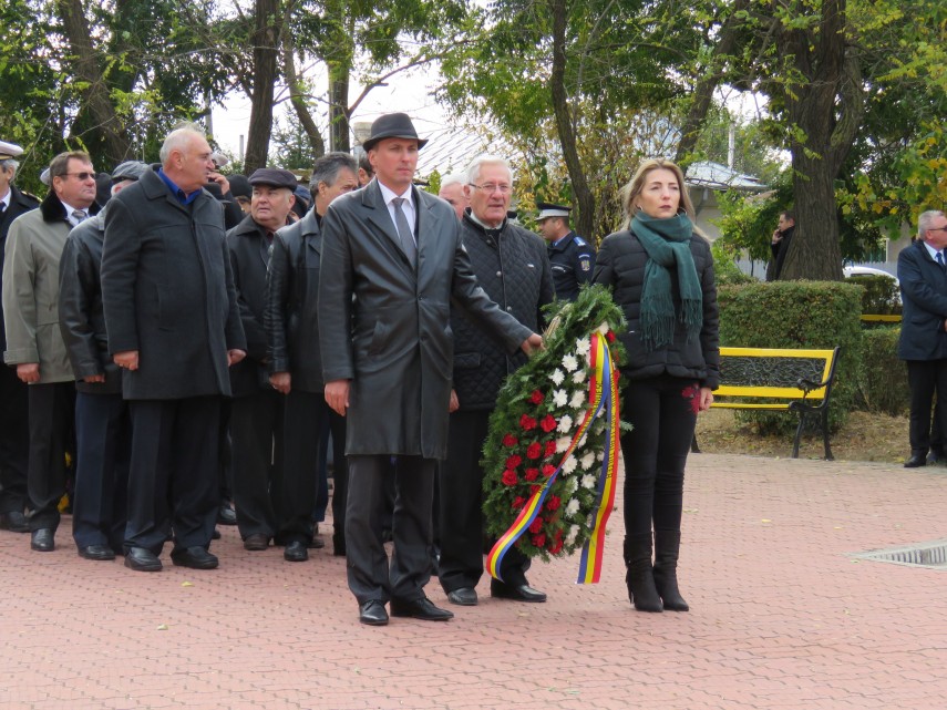 de ziua armatei romane depuneri de coroane la cimitirul eroilor din tulcea galerie foto 674633 de ziua armatei romane depuneri de coroane la cimitirul eroilor din tulcea galerie foto 674633